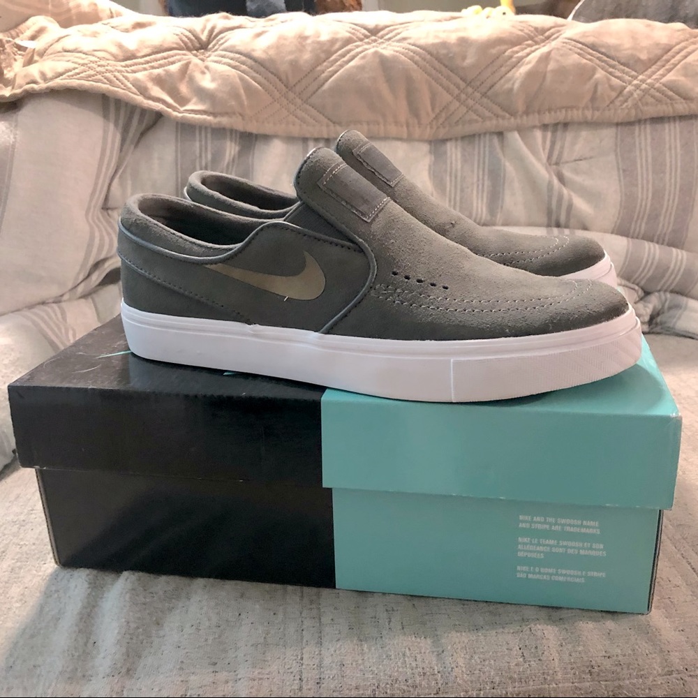 Nike slip on sneaker